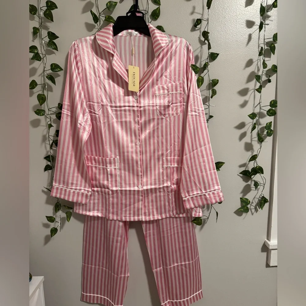 Elegant Pink Striped Women's Pajama Set - Picture 2 of 4